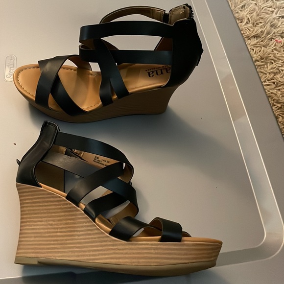 Black Wedges - Picture 2 of 3
